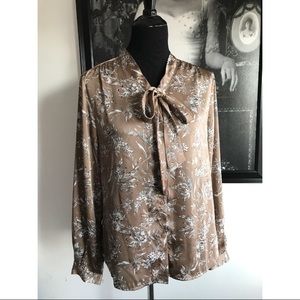 👗Vintage pussy bow blouse
